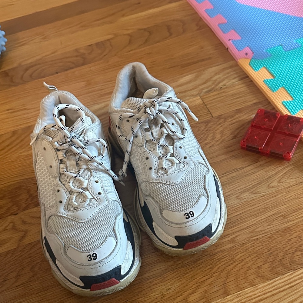 Balenciaga Triple S White Sneakers - Picture 4 of 8